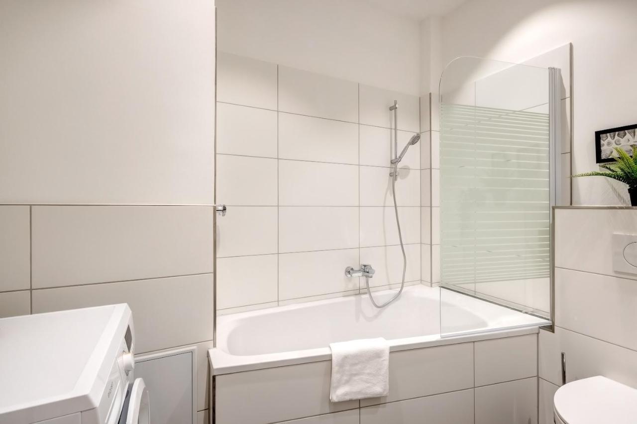 Kaza Guesthouse, Centrally Located 2 & 3 Bedroom Apartments In Augsburg Exterior photo