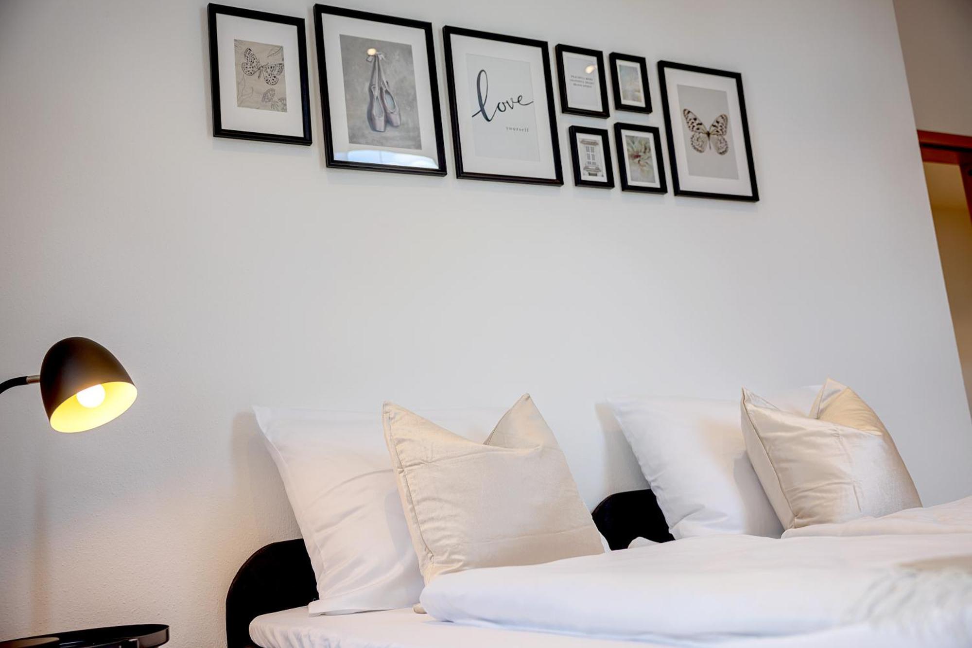 Kaza Guesthouse, Centrally Located 2 & 3 Bedroom Apartments In Augsburg Exterior photo