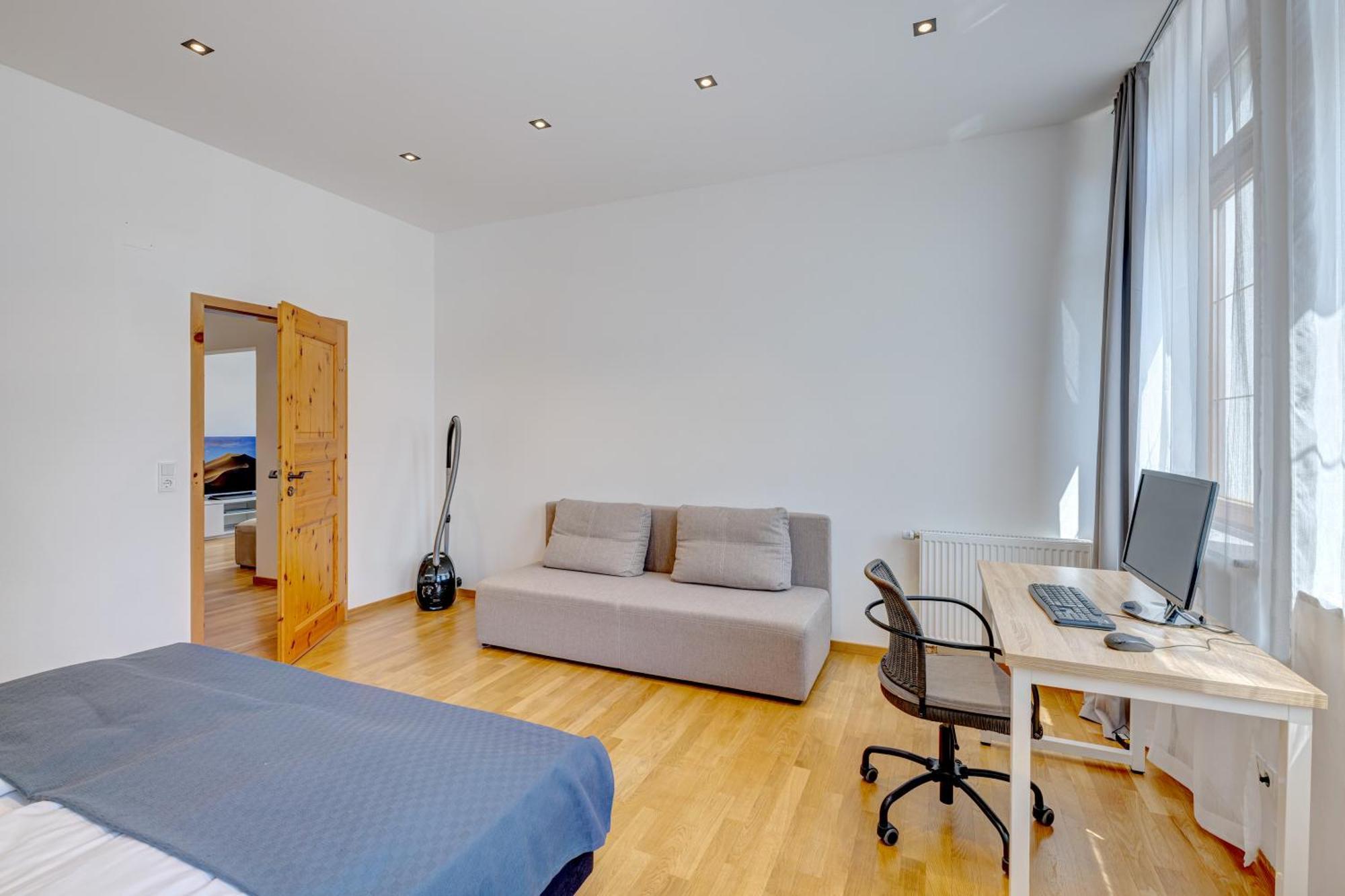 Kaza Guesthouse, Centrally Located 2 & 3 Bedroom Apartments In Augsburg Exterior photo